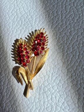 Vtg 60’s Crown Trifari Gold Ruby Red Rhinestone Wheat Brooch